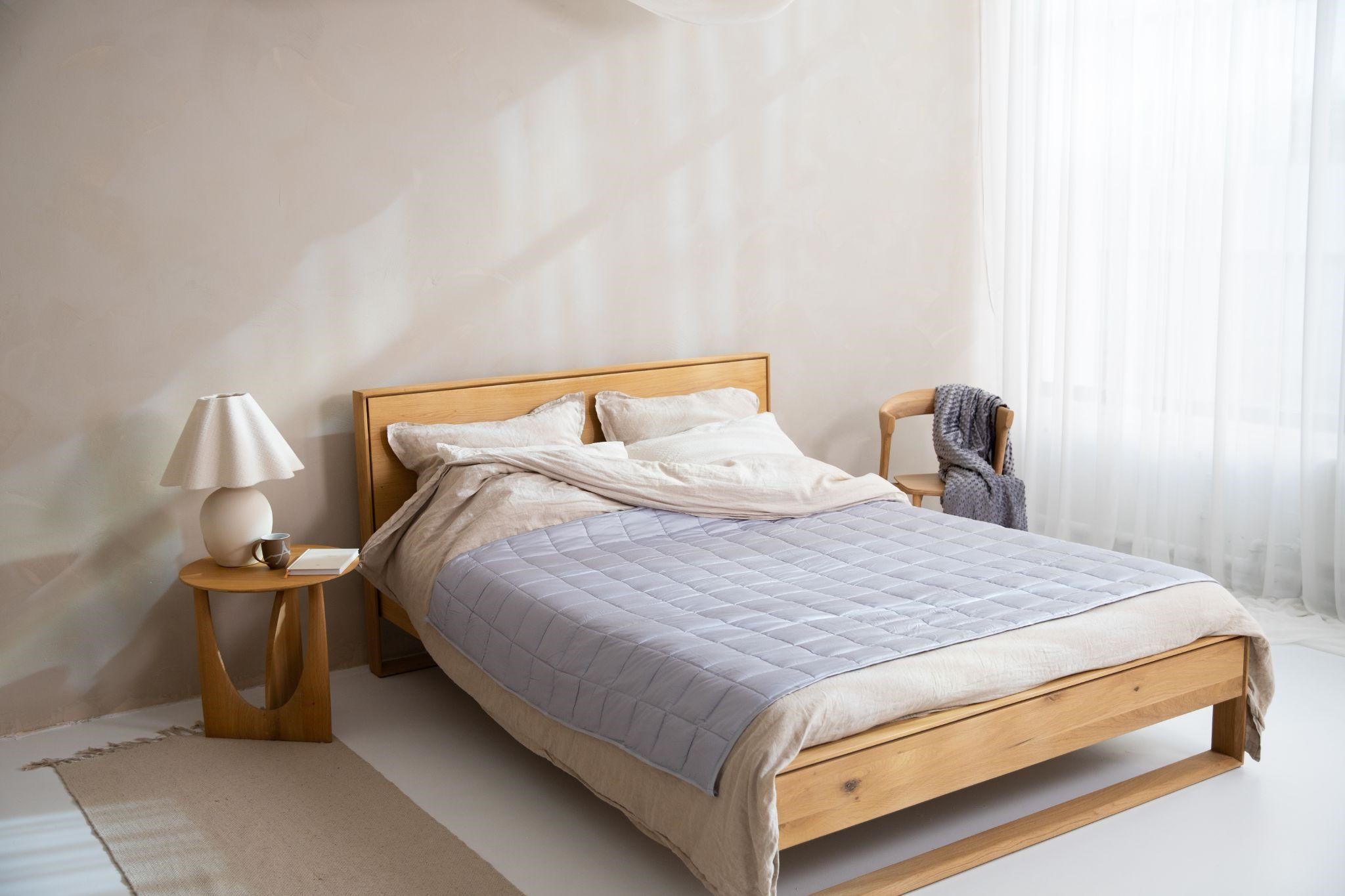A Guide for Selecting the Right Bed and Mattress for the Elderly - When  They Get Older